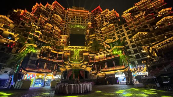Excursión de día completo en grupo privado con el monte Tianmen, el puente de cristal más largo y la torre de las 72 maravillas (vista nocturna)