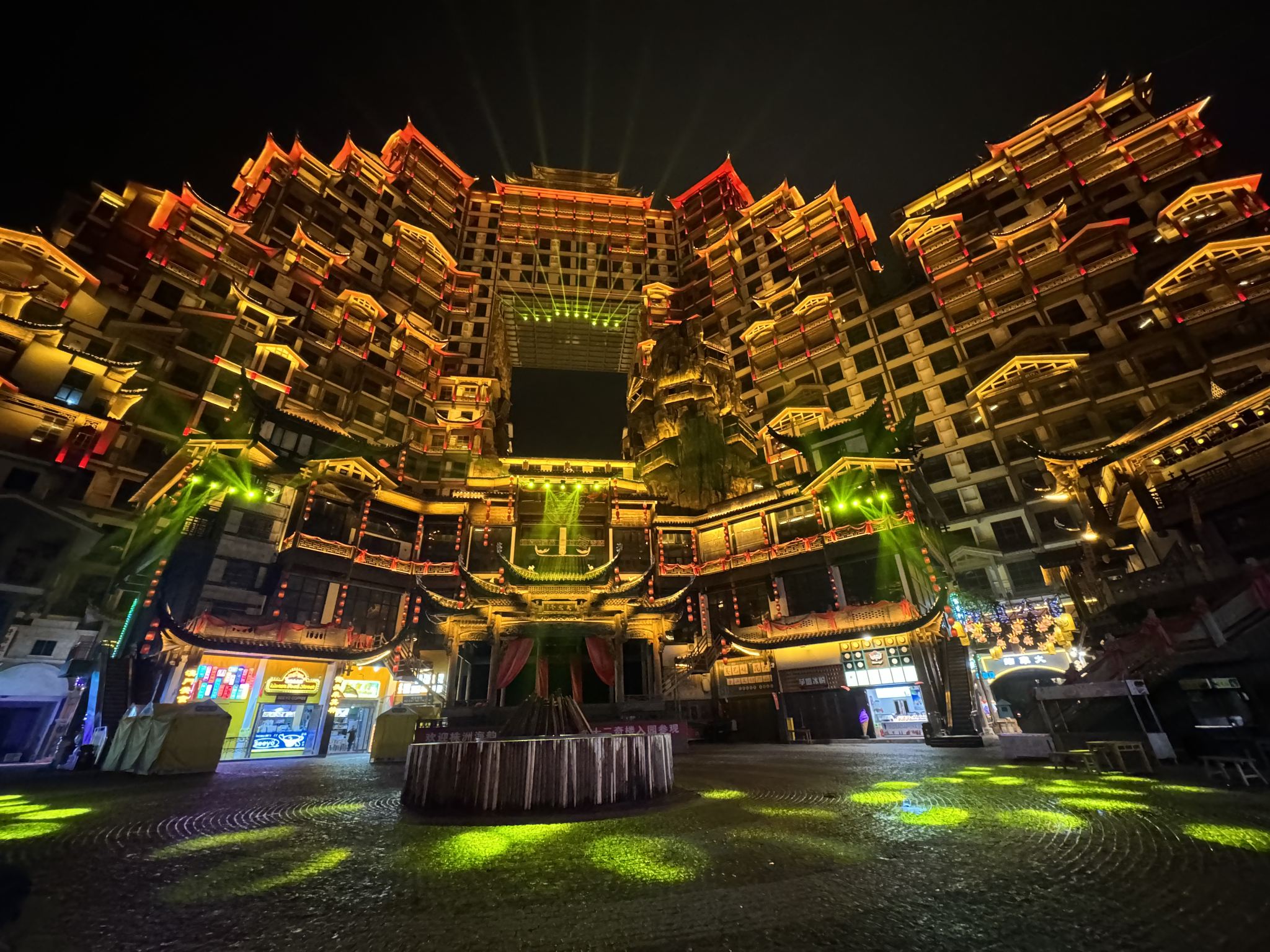 Full day private tour with Mt Tianmen & Longest Glass Bridge& 72 wonders tower(night view)