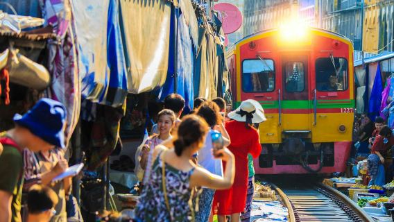 Maeklong Railway & Damnoen Saduak Market: Guided Tour + Train & Boat Ride