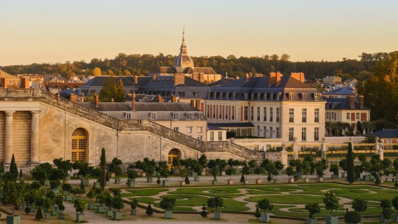 Paris Versailles Palace + Versailles Gardens + Fontainebleau Palace + Fontainebleau Castle Gardens day tour