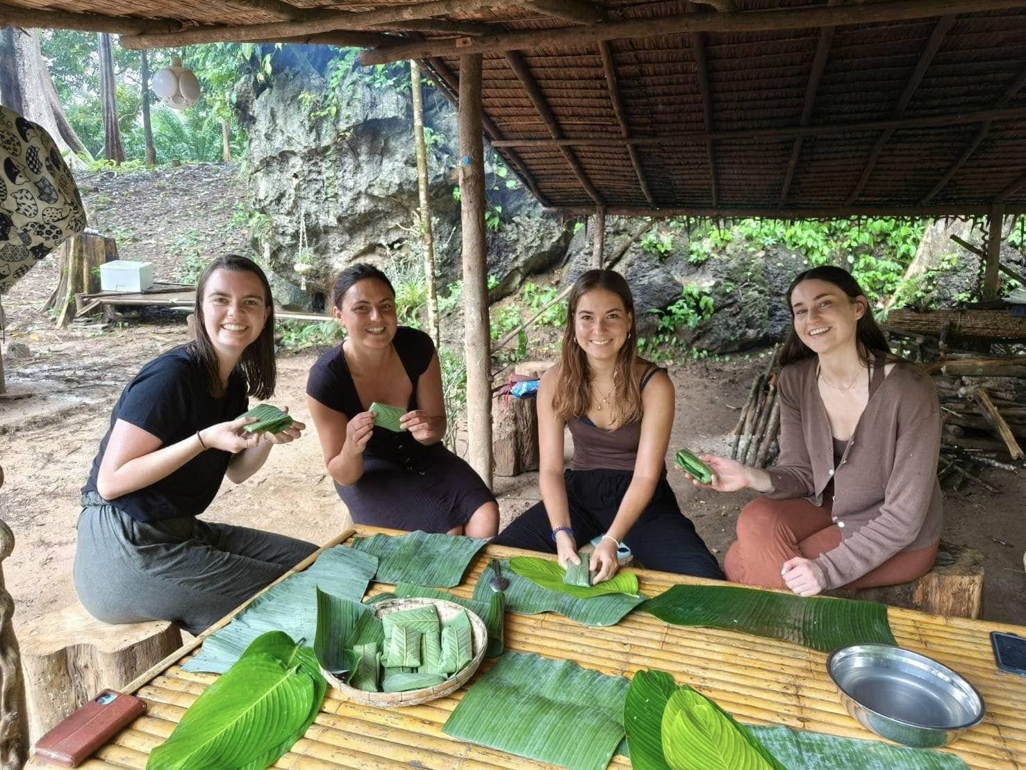 Kelas Memasak Bambu di Hutan Khao Sok dengan Eksplorasi Gua