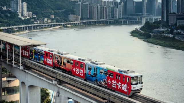 重慶市解放碑+山城步道十八梯+重慶湖廣會館+來福士洪崖洞民俗風貌區特色日遊