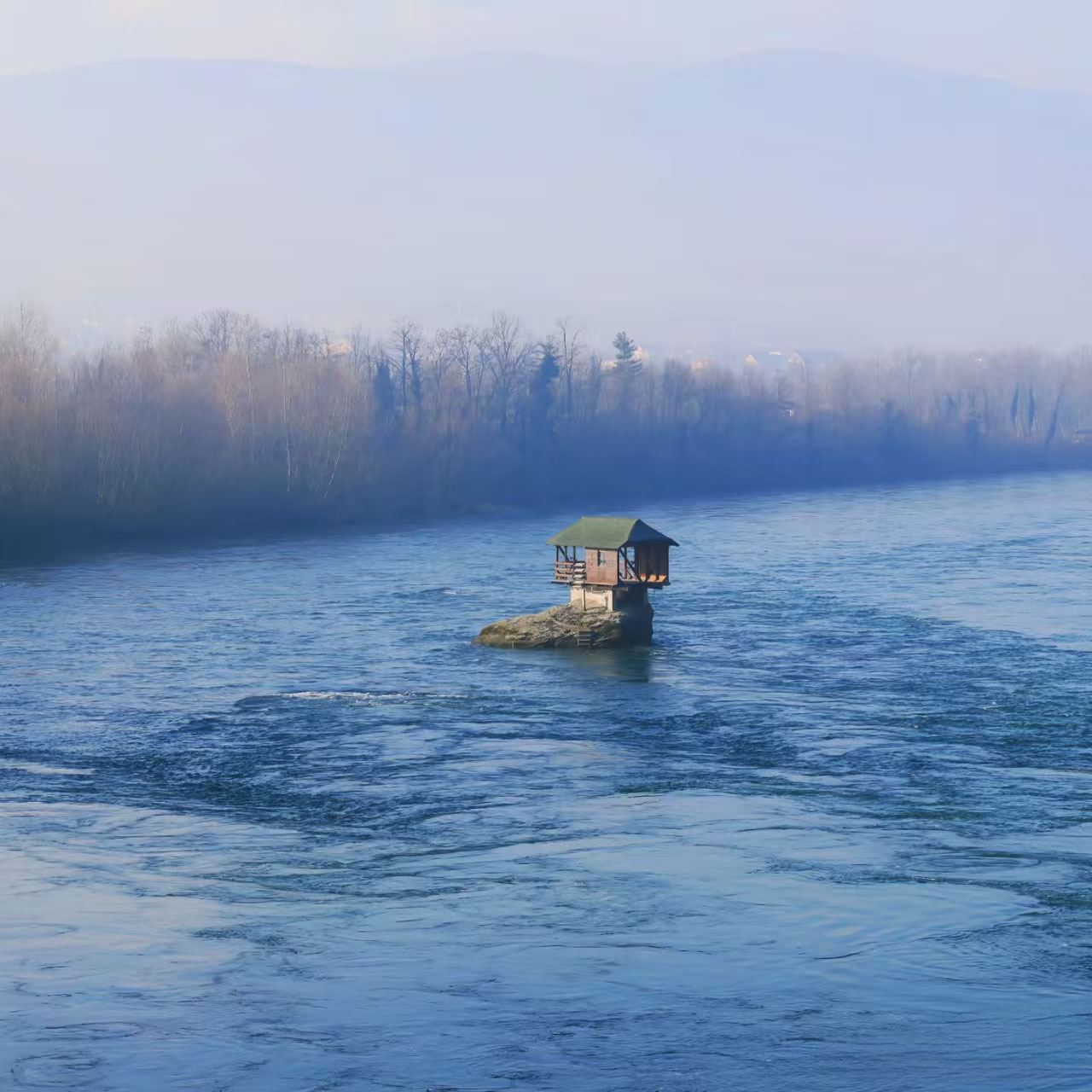 【塞爾維亞】德里納河屋+木頭村+8字小火車+紅酒小鎮包車一日遊