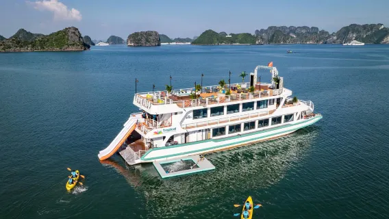 Tropische Tageskreuzfahrt: Ha-Long-Bucht & Lan-Ha-Bucht, Tour auf Cát Bà