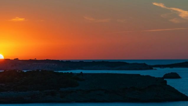 Ibiza: Sunset Boat Tour with Music, Tapas & Premium Open Bar