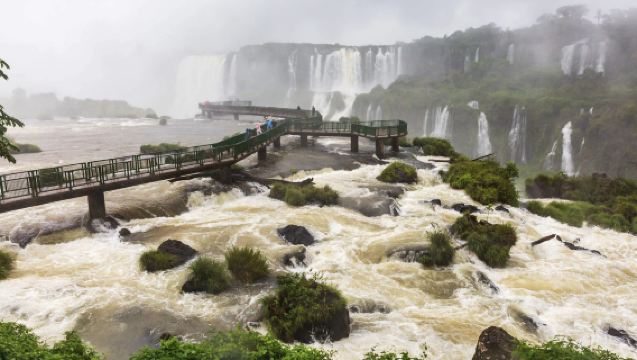 Excursión de un día a las Cataratas del Iguazú en ambos lados (Brasil y Argentina) con traslado desde el hotel incluido