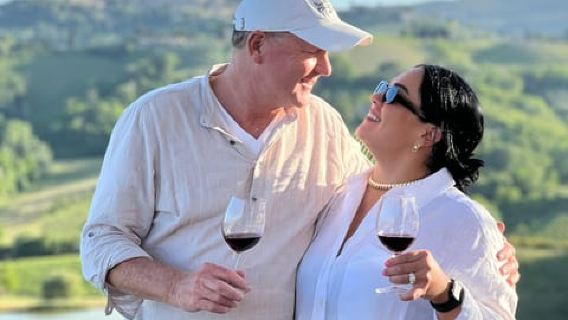 Tur Vespa Tuscany Kelompok Kecil Desa Abad Pertengahan Kilang Anggur Makan Siang