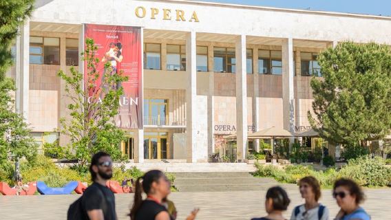 Tour a pie por Tirana: Historia, cultura y joyas ocultas locales