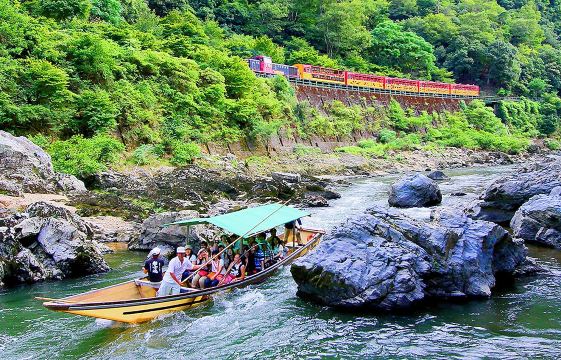 京都嵐山漫行｜乘嵐山嵯峨野觀光小火車＆體驗保津川漂流峽谷之旅