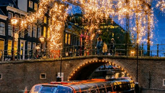 Amsterdam Light Festival: Pelayaran Terusan dari Amsterdam Centraal