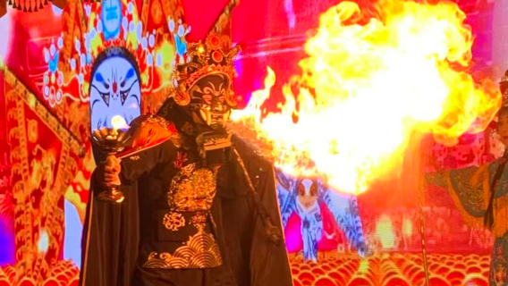 Century Chongqing Teahouse [taste authentic covered-bowl tea | watch Sichuan opera face-changing with fire-spitting + long-spout tea art]