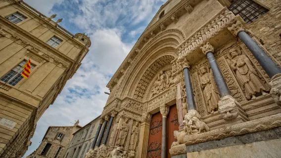 Top Arles: Private guided tour with your mobile