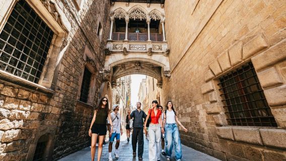 Barcelona: Sagrada Família Guided Tour & More