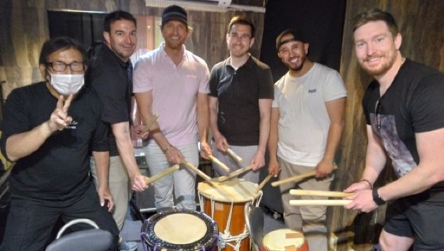 Experiencia de instrumentos japoneses y taiko en Shinjuku