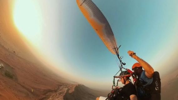 Sharjah: Experiencia guiada de parapente biplaza