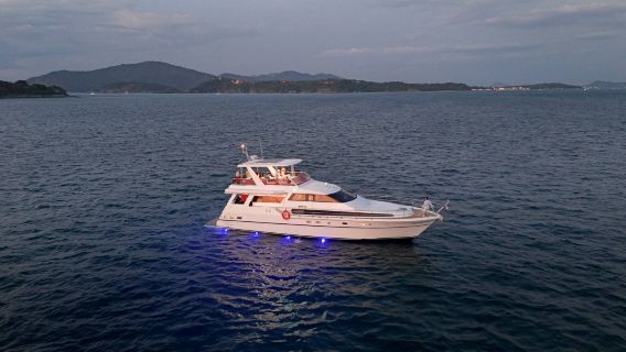 Phi Phi Island and Maiton Island One Day Trip with Private Yacht