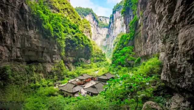[8인 소그룹 · 항공 좌석형 밴] 충칭 우룽 천생삼교(톈성산차오) + 룽수이샤 협곡 지층(디펑) + 우장 1일 투어