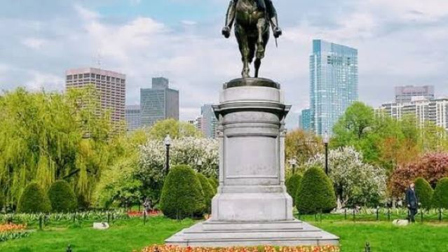 Boston: New England Aquarium + Boston Common + Trinity Church + Quincy Market