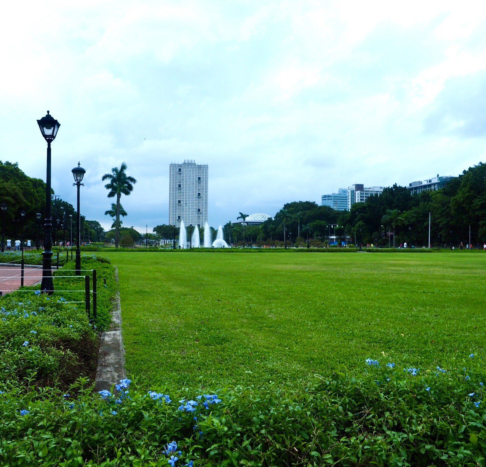 Classic 1-day tour of Manila, Philippines + Museums + Rizal Park + Manila Bay