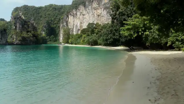 從普吉島出發：攀牙灣全日遊船（含餐點）