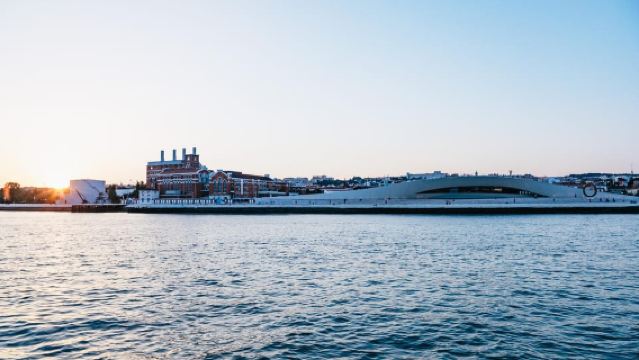 Lisboa: Paseo en velero diurno/al atardecer/nocturno con bebida