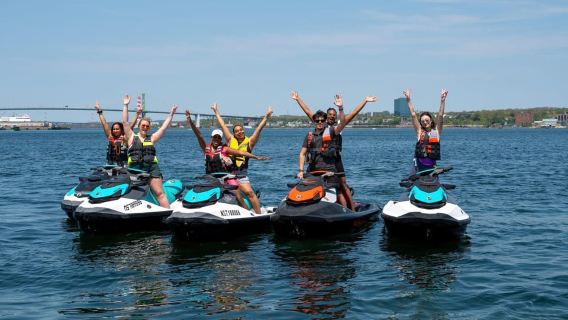 Halifax: Penyewaan Sea-Doo