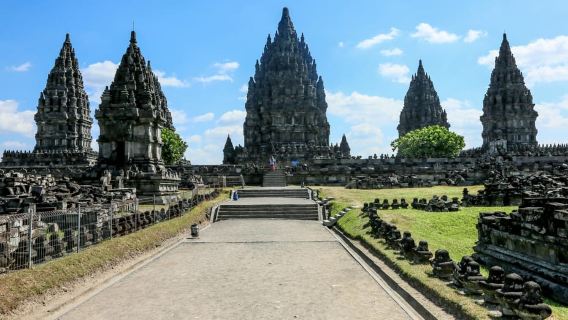 Yogyakarta: gita al tempio di Prambanan + grotta Pindul
