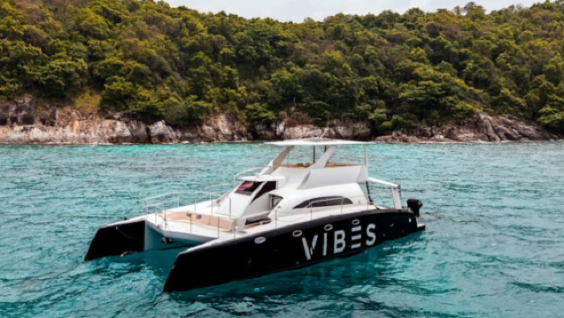 เรือยอชท์ Vibes Maserati: เกาะราชาน้อย + เกาะราชาใหญ่ + เกาะไม้ท่อน (อัพเกรดเป็นดำน้ำลึกได้)