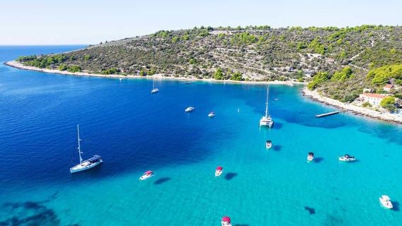 Trogir: tour in barca alla Laguna Blu, Maslinica e nella baia di Solinska