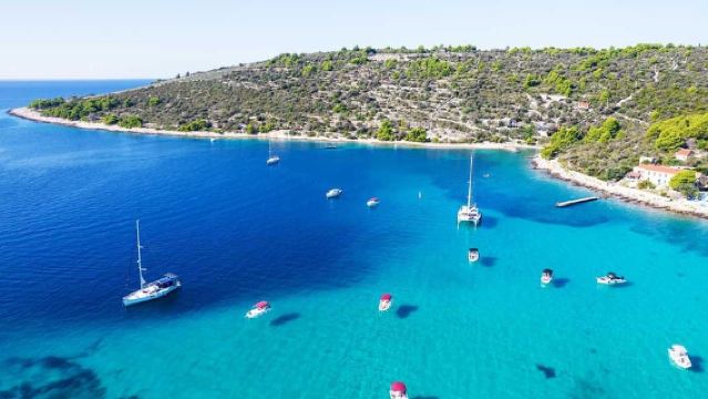 Trogir: Blue Lagoon, Maslinica, and Solinska Bay Boat Tour