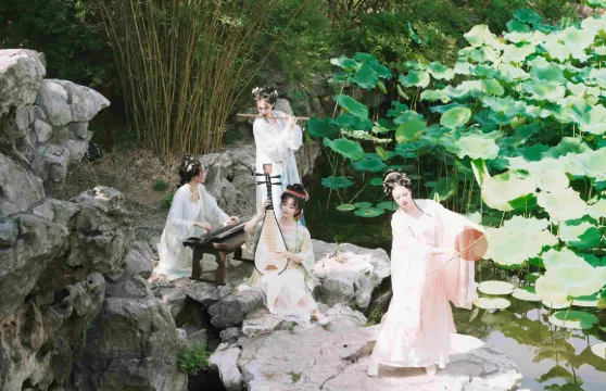 攀枝花Trip Moments【約拍跟拍婚拍街拍抓拍航拍攝影攝像/多語言翻譯/動作指導】