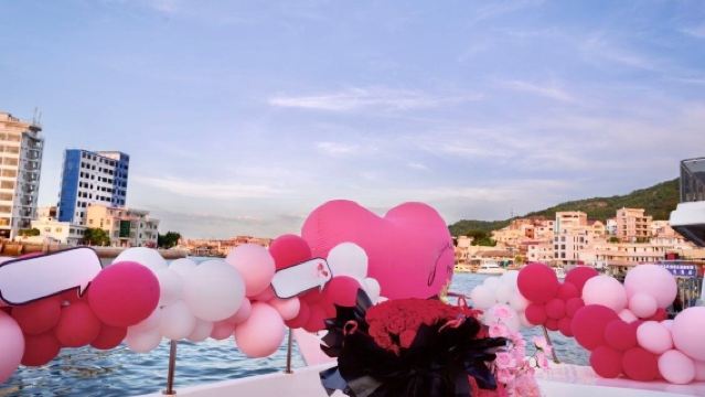 Huizhou Yacht Birthday Proposal - Private 68-foot French-made Jeanneau yacht cruise in Huizhou with birthday proposal decorations, sea fishing, and sightseeing for a moving and romantic journey