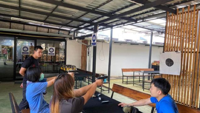 Lawatan sehari dengan sewaan peribadi berbahasa Cina ke Ladang Kambing Chiang Mai + Kopi Singa Chiang Mai + Aktiviti menembak menggunakan peluru sebenar