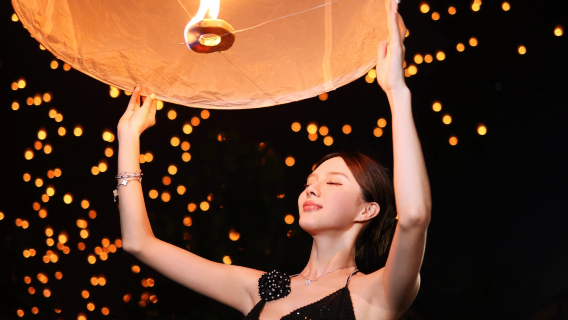 Ticket für das Himmelslaternenfest der Maejo-Universität in Chiang Mai, Thailand + Abholung vom Treffpunkt(Van)