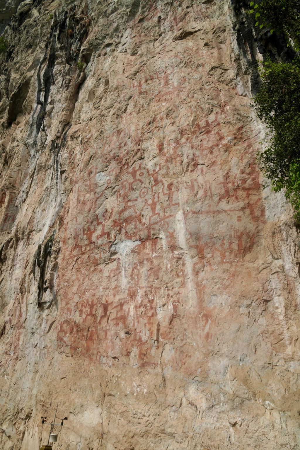 Chongzuo Friendship Gate Scenic Area + Ningming Huashan Rock Art Scenic Area + Taiping Ancient City 1-day tour with English service available