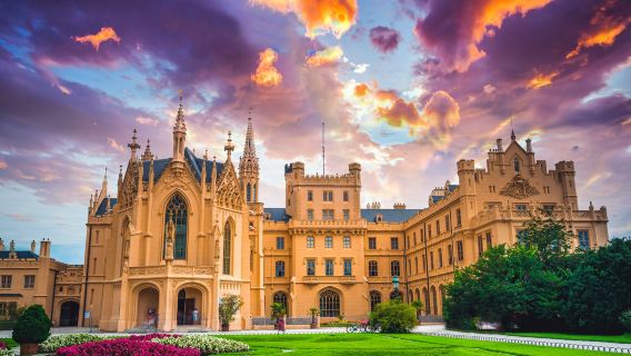 維也納-米庫洛夫-萊德尼采一日遊，【中文嚮導提供服務】！