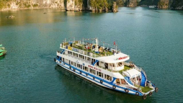 Hạ Long Bay: Boottocht + Lunch + Snacks + Vervoer