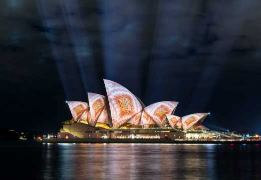 Sydney Harbour: 30 Minute Slow Jet Boat Vivid Cruise