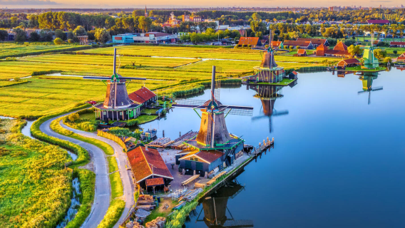 Amsterdam Zaanse Schans + Giethoorn + Bovenwijde day tour in the Netherlands