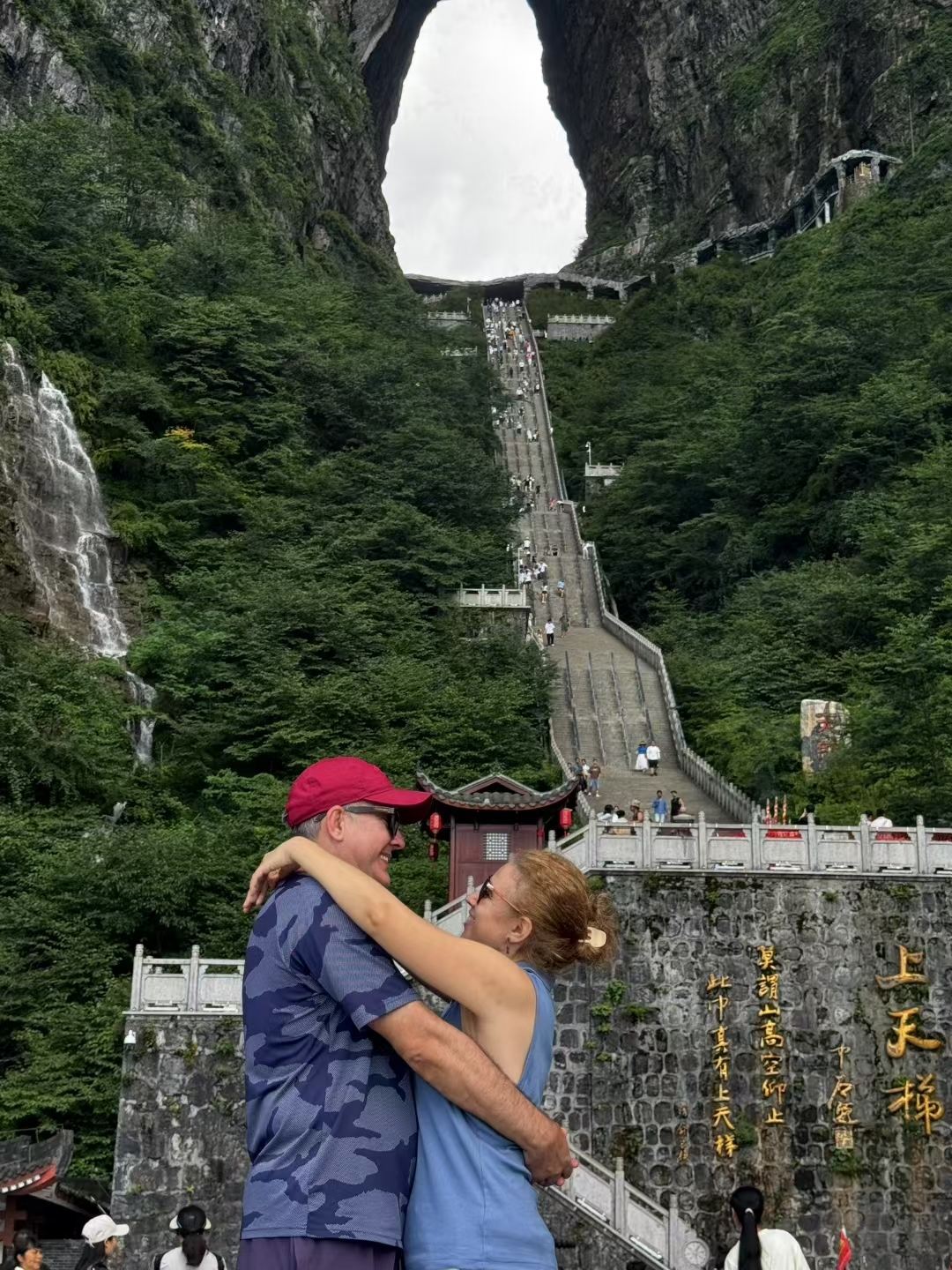 Tour Privato a Zhangjiajie: Avventura sulla Montagna Tianmen e Vista Notturna delle 72 Torri Meravigliose