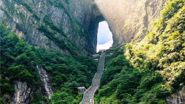 1-day Tour to Tianmen Mountain + Pengjiazhai + Xuan'en Night View | Tianmen Cave · Hanging House · Gourmet Night Banquet