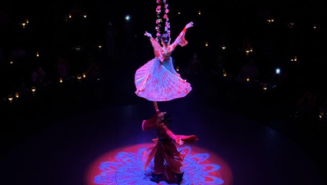 Chengdu·Hong Ding Yan | Menjelajahi Ribuan Tahun, Pengalaman Mendalam Jamuan Istana Shu [Nikmati Hotpot Rasa Sichuan, Saksikan Persembahan Gaya Kuno, Bergaya dengan Riasan Klasik]