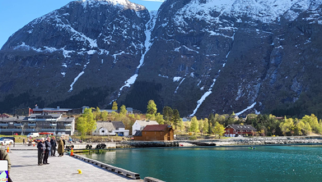 挪威卑爾根-努爾黑姆松-瀑布-峽灣遊船【中文包車自由行】