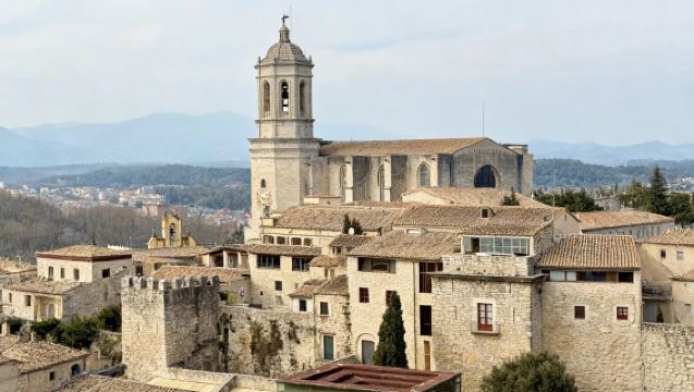 Barcelona pergi-balik | Katedral Gerona + Kubu Tepi Laut Tossa + Pemandangan Pantai Sitges