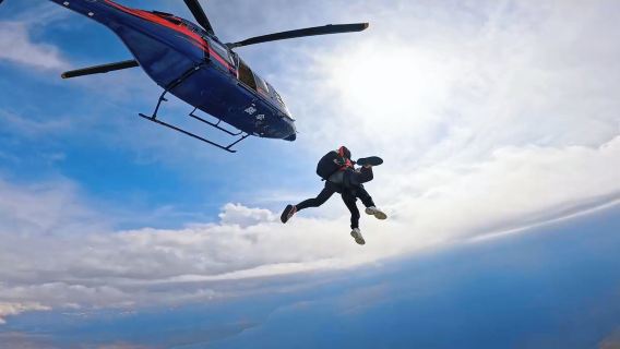 新疆賽里木湖湖景高空跳傘官方預約【俯瞰美麗的賽里木湖+過程視頻記錄】