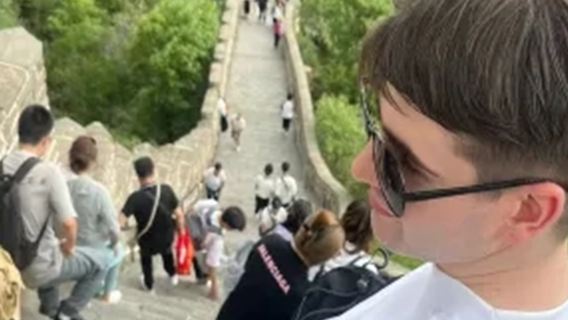 Jinshanling Great Wall + nightlife at Great Wall At Simatai + cable car + BEIJING WTOWN 1-day tour · English guide includes admission ticket