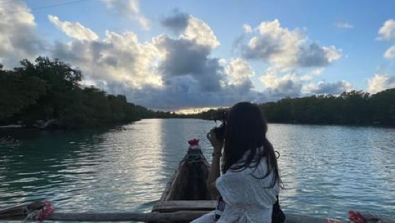 Diani: Sunset Canoe Tour along the River with Mangroves