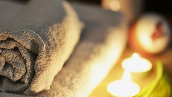 Relaxing massage with volcanic stones
