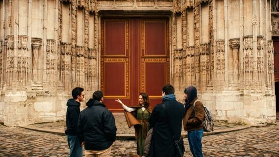 Unique Joan of Arc tour in Medieval Rouen w/ an actor-guide