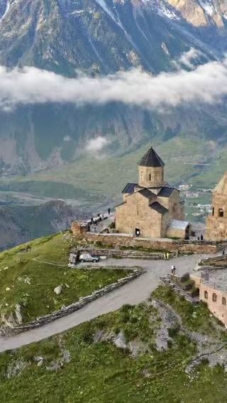 Kazbegi full-day bus tour (including Ananuri and Gudauri)/admission ticket not included